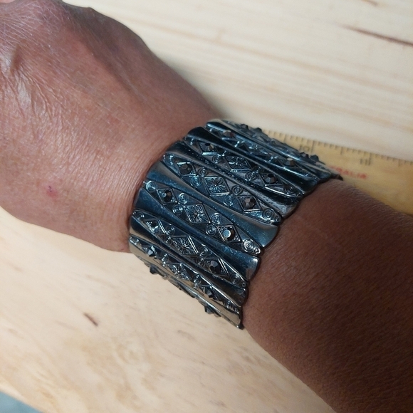 Gunmetal Grey Chunky Metal Stretch Cuff Bracelet - Picture 2 of 5